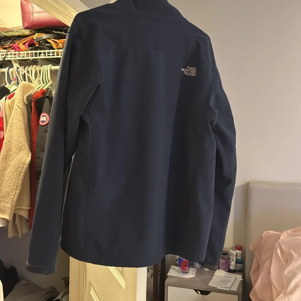 North face man - Picture 2 of 4